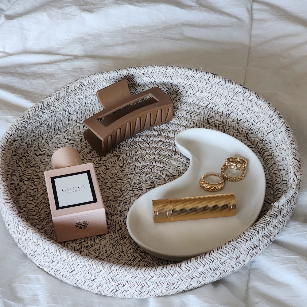 Round Woven Beige Basket/Tray Storage Organizer